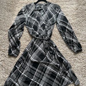 Ann Taylor Black and White Patterned Dress, Size 8